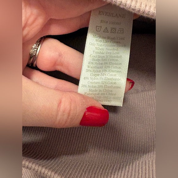 Everlane Mauve Ribbed Bike Shorts - Picture 5 of 6